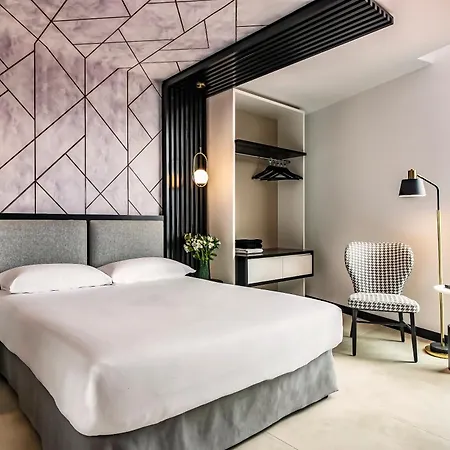 Puerto De La Luz By Pierre & Las Palmas de Gran Canaria