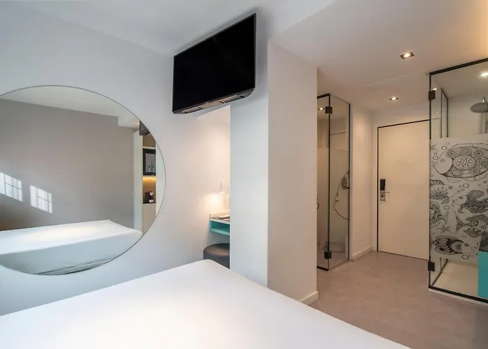 Puerto De La Luz By Pierre &