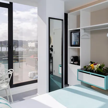 Puerto De La Luz By Pierre &