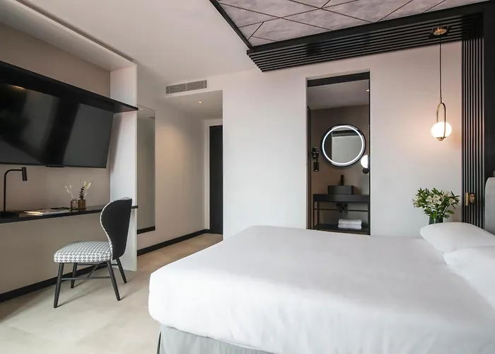 Puerto De La Luz By Pierre &