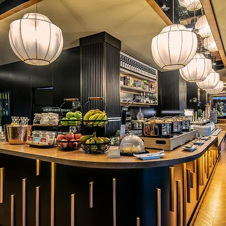 Puerto De La Luz By Pierre & Las Palmas de Gran Canárias