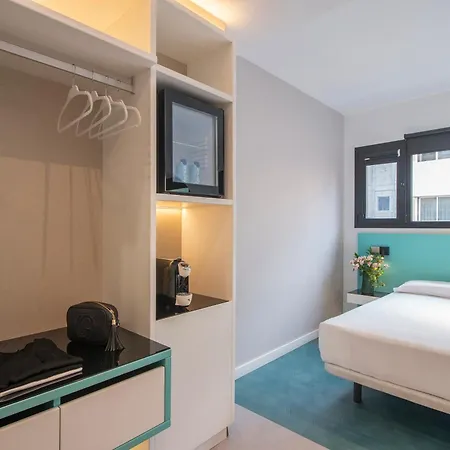 Puerto De La Luz By Pierre &